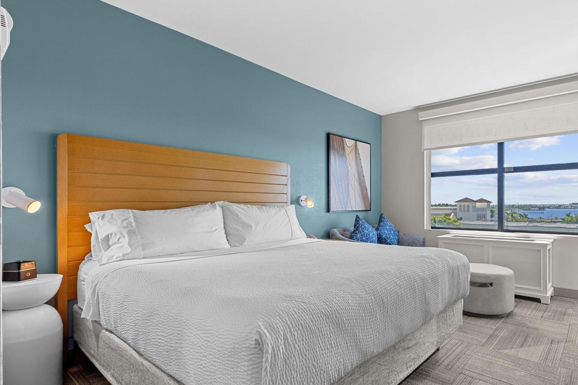 Four Points By Sheraton Punta Gorda Harborside Exterior photo