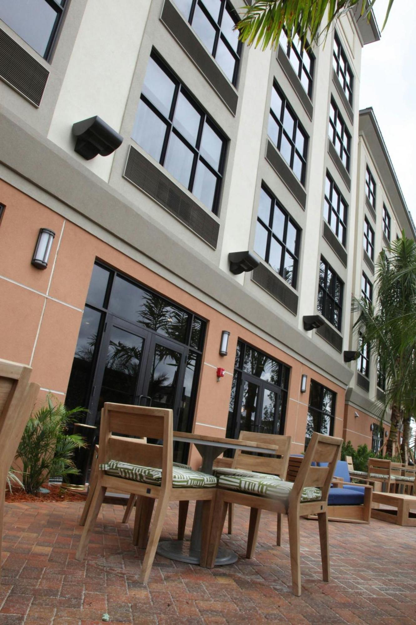 Four Points By Sheraton Punta Gorda Harborside Exterior photo